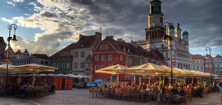 Vista a los restaurantes en Poznan donde se come bien