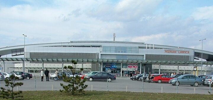 como llegar del aeropuerto de poznan al centro